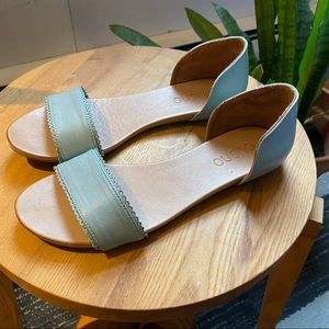 New, never worn Bueno Kalua sandals seafoam green (new in box!)
